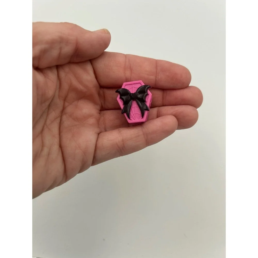 Monster High Scary Sweet Birthday Draculaura Coffin Gift Box w/ Jewelry